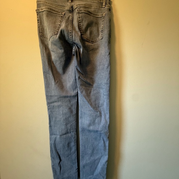 GAP Size 2 CLASSIC STRAIGHT
HIGH RISE - Picture 5 of 6